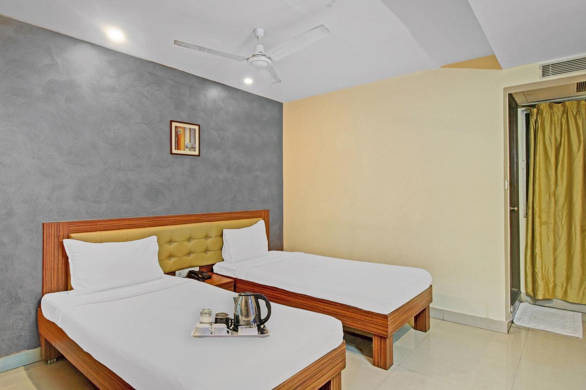 Townhouse The Grand Plaza Hotel Hyderabad Exterior photo