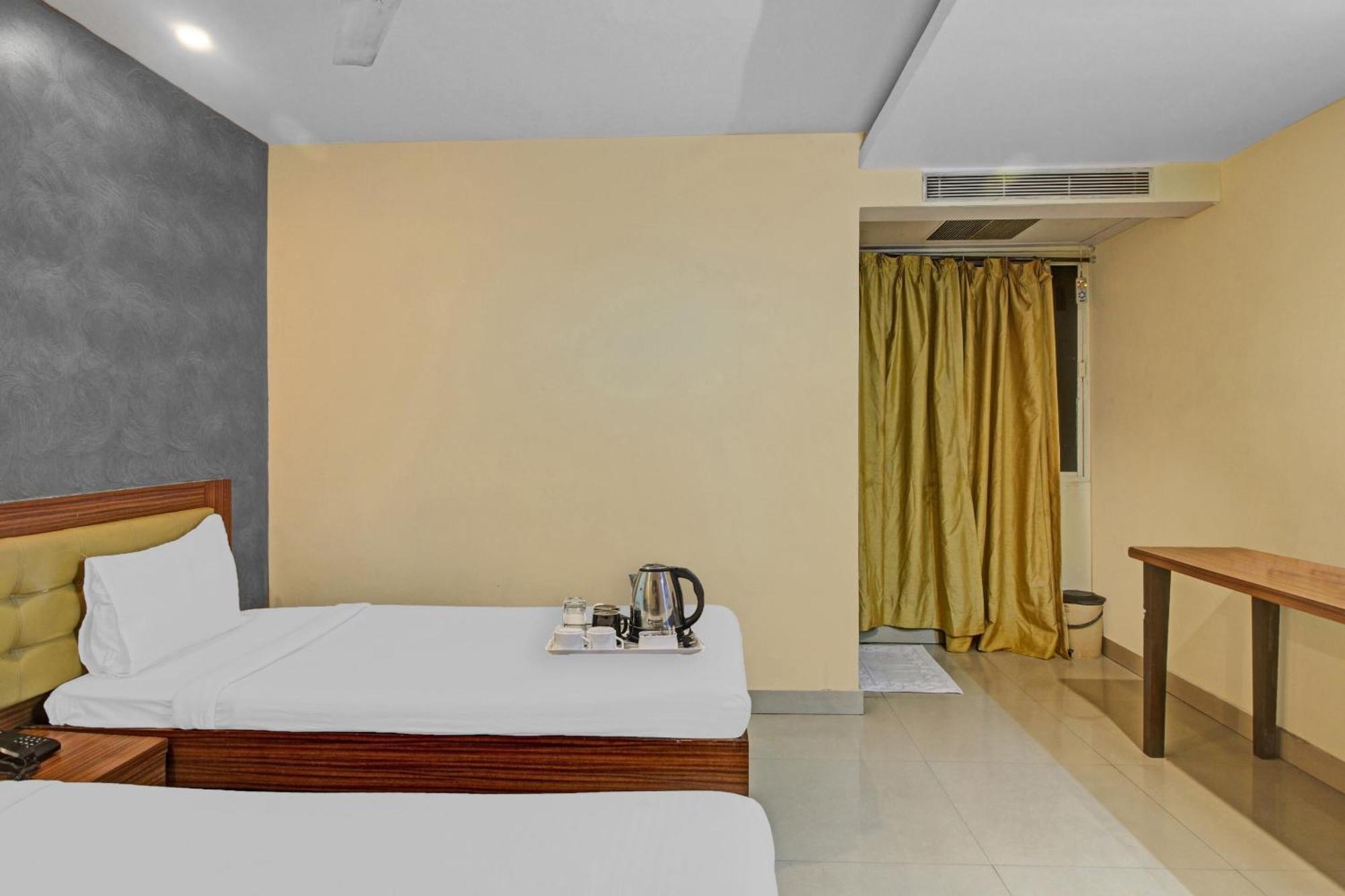 Townhouse The Grand Plaza Hotel Hyderabad Exterior photo